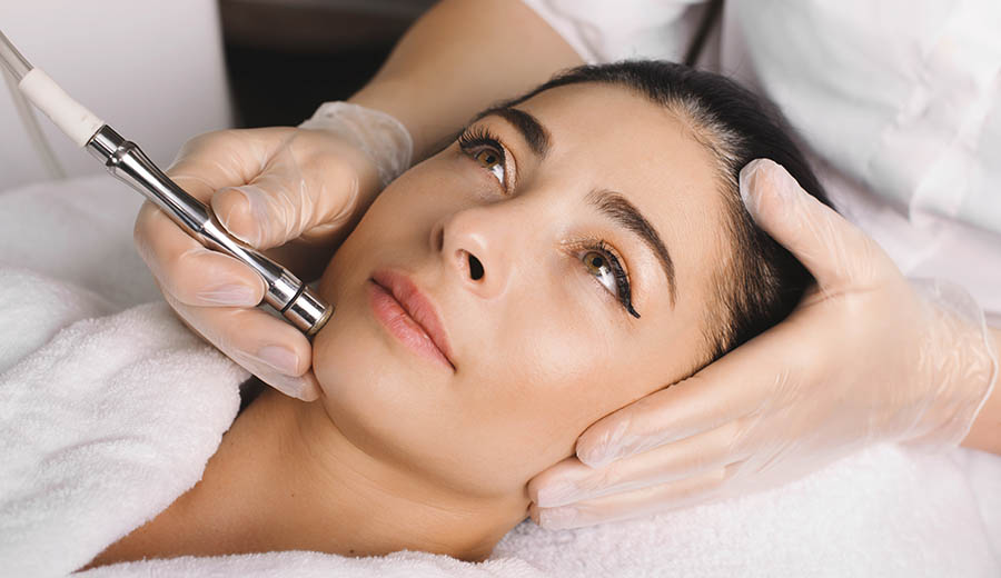 Microdermabrasion-vs-Microneedling (1)