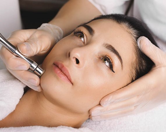Microdermabrasion-vs-Microneedling (1)